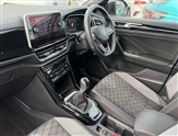 Volkswagen T-Roc Image 2