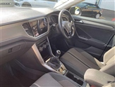 Volkswagen T-Roc Image 2