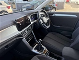 Volkswagen T-Roc Image 2