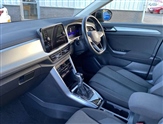 Volkswagen T-Roc Image 2