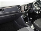 Volkswagen T-Roc Image 2
