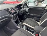 Volkswagen T-Roc Image 2