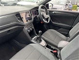 Volkswagen T-Roc Image 2