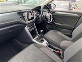 Volkswagen T-Roc Image 2