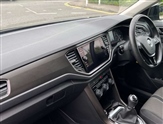 Volkswagen T-Roc Image 2