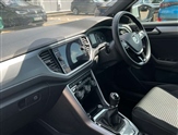Volkswagen T-Roc Image 2