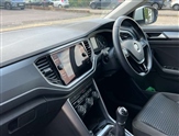 Volkswagen T-Roc Image 2