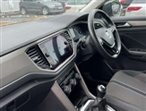 Volkswagen T-Roc Image 2
