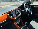 Volkswagen T-Roc Image 2