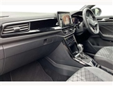 Volkswagen T-Roc Image 2
