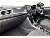 Volkswagen T-Roc Image 2