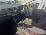Volkswagen T-Roc Image 2