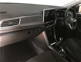 Volkswagen T-Roc Image 2