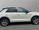 Volkswagen T-Roc Image 2