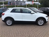 Volkswagen T-Roc Image 2