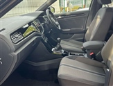 Volkswagen T-Roc Image 2