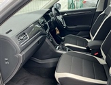 Volkswagen T-Roc Image 2