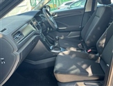Volkswagen T-Roc Image 2