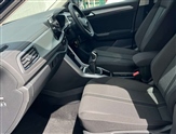 Volkswagen T-Roc Image 2