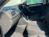 Volkswagen T-Roc Image 2