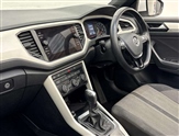 Volkswagen T-Roc Image 2