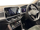 Volkswagen T-Roc Image 2