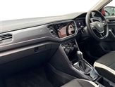 Volkswagen T-Roc Image 2