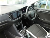 Volkswagen T-Roc Image 2
