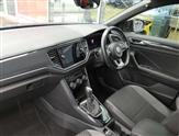 Volkswagen T-Roc Image 2