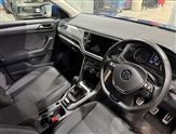 Volkswagen T-Roc Image 2