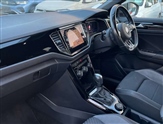 Volkswagen T-Roc Image 2