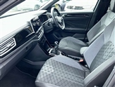 Volkswagen T-Roc Image 2