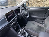 Volkswagen T-Roc Image 2