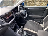Volkswagen T-Roc Image 2
