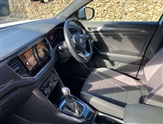 Volkswagen T-Roc Image 2