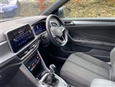 Volkswagen T-Roc Image 2