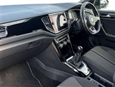 Volkswagen T-Roc Image 2
