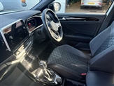 Volkswagen T-Roc Image 2