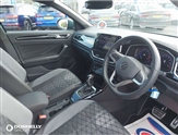 Volkswagen T-Roc Image 2