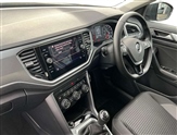 Volkswagen T-Roc Image 2
