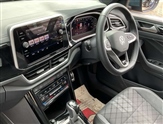 Volkswagen T-Roc Image 2