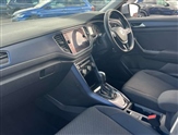 Volkswagen T-Roc Image 2