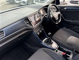 Volkswagen T-Roc Image 2
