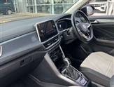 Volkswagen T-Roc Image 2