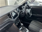 Volkswagen T-Roc Image 2