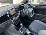 Volkswagen T-Roc Image 2