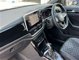 Volkswagen T-Roc Image 2