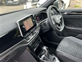 Volkswagen T-Roc Image 2