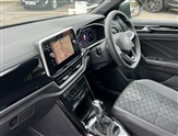 Volkswagen T-Roc Image 2