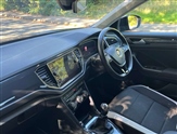 Volkswagen T-Roc Image 2